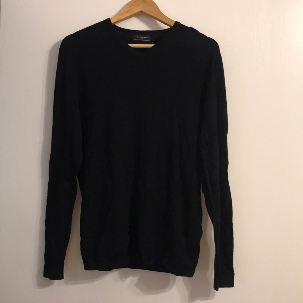 Men’s V-neck sweater